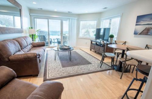 Traverse City House | Incredible Beach Condo AC Beach Pool Hot Tub Sunrise