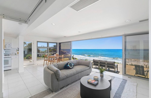 Western Malibu House | Incredible beach front house on very private beach