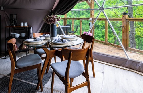 Pikeville Cabin | Incredible Cliffside Setting