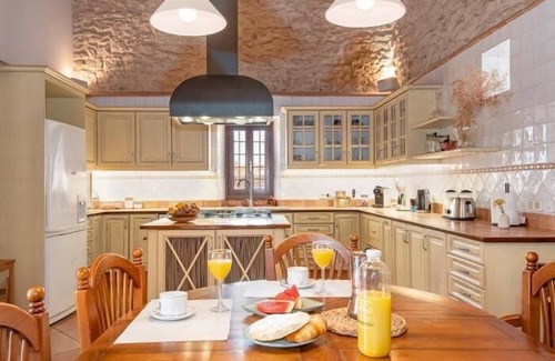 Santanyi Cottage | Incredible finca with huge garden and pool for up to 8 persons in Santanyi