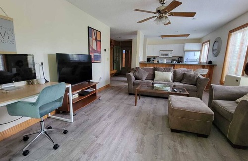 Twin Mountain House | Incredible Guest House & King Suite Twin Mountain River House