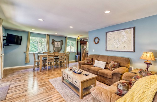 Anderson Island House | Incredible home with a game room, full kitchen, gas grill, & wood stove