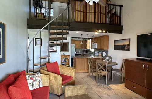 Kailua-Kona Condo | Incredible Ocean view from Updated Top Floor Condo!