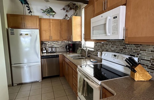 Kailua-Kona Condo | Incredible Ocean view from Updated Top Floor Condo!