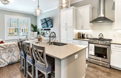 Hitch Village - Fred Wessels Homes House | Incredible Pet-friendly Townhome w/ Access to Riverfront by Lucky Savannah