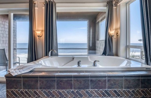 Nelscott House | Incredible Picturesque Beach and Ocean Views, Huge Soaking Tub, Pet Friendly, Fireplace, Kitchenette