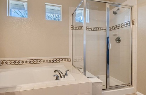Commerce City House | Incredible townhome located less than 15 minutes away from Denver International Airport (DIA)