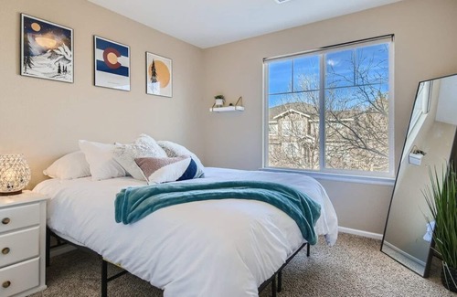Commerce City House | Incredible townhome located less than 15 minutes away from Denver International Airport (DIA)
