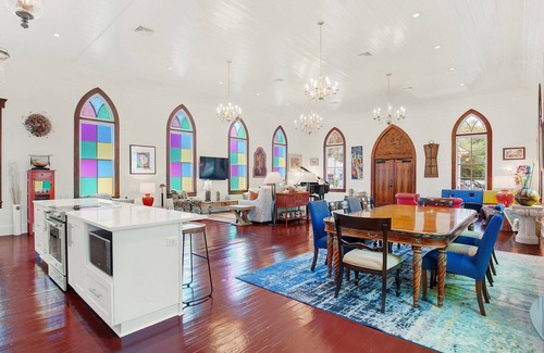Thunderbolt House | Incredible Unique Home for the Whole Family | Heated Pool Access
