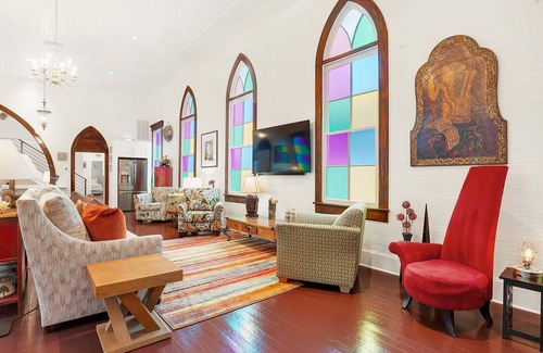 Thunderbolt House | Incredible Unique Home for the Whole Family | Heated Pool Access