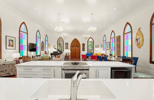 Thunderbolt House | Incredible Unique Home for the Whole Family | Heated Pool Access