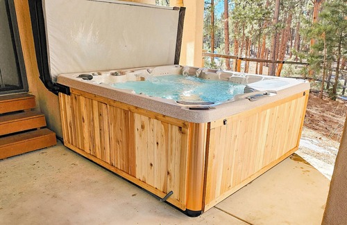 Colorado Springs House | Incredible Views ~ 6BR ~ Sleeps 20 + Hot Tub, Game Room, Theatre, Gym
