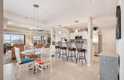 Lake Ozark Condo | Incredible View from this 3-Suite Palisades Lux Condo Screened-Deck, Next2 Pool!