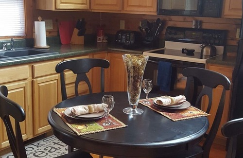 Gatlinburg - Pigeon Forge Cabin | Incredible View+Hot Tub+Pool Table+Multicade! 10 min to Gatlinburg/Pigeon Forge