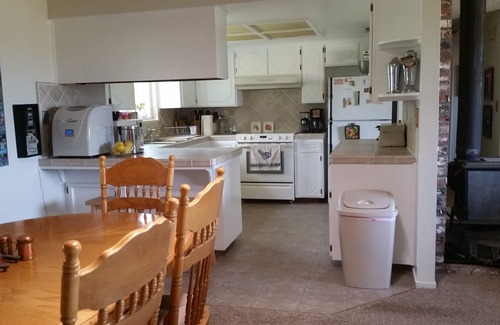 Springville House | Incredible Views-Great Country Home