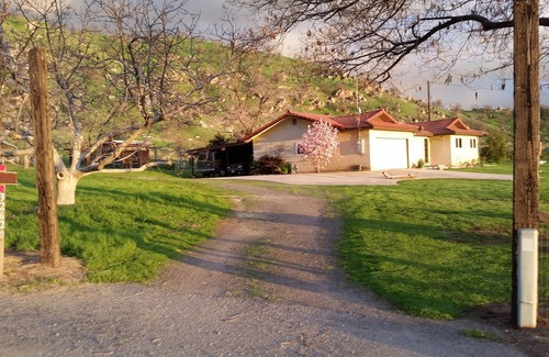 Springville House | Incredible Views-Great Country Home