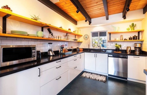 Yucca Valley House | Incredible Views, Hot Tub, Cowboy Pool, Fire Pit · Starship Landing: Luna