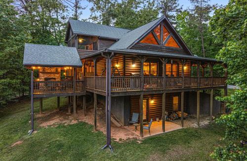 Blue Ridge House | Incredible Views! - Pet Friendly - Aska Adventure Area - Bearfoot Bungalow