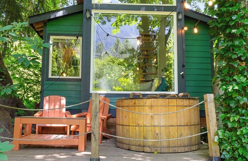 Gold Bar House | Incredible Views ~ Trail Access~ Kayak Rentals Nearby