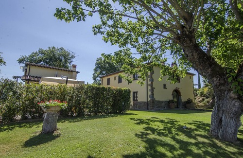 Terranuova Bracciolini House | Independent villa in the heart of Tuscany, sleeps 14, 6 bedrooms, 5 bathrooms