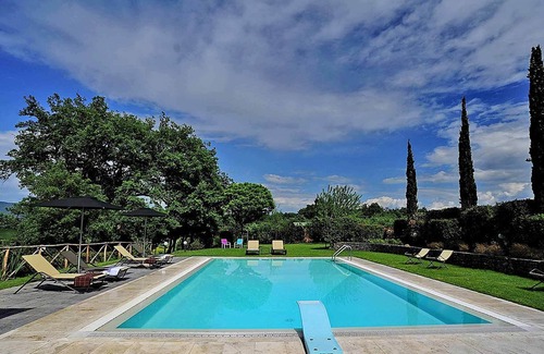 Terranuova Bracciolini House | Independent villa in the heart of Tuscany, sleeps 14, 6 bedrooms, 5 bathrooms