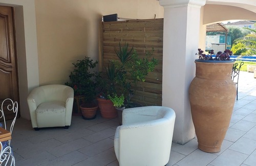 Althen-des-Paluds House | Independent studio with courtyard and parking