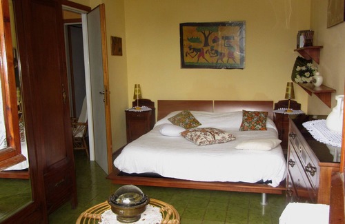 Portovenere Villa | Independent apartment with sea views, terrace, garden and pvt parking.