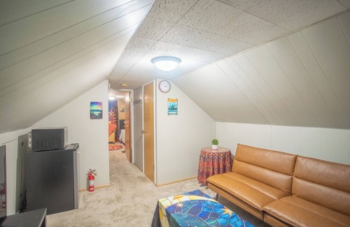 Fairbanks House | Independent Cozy loft space in charming Fairbanks with WiFi