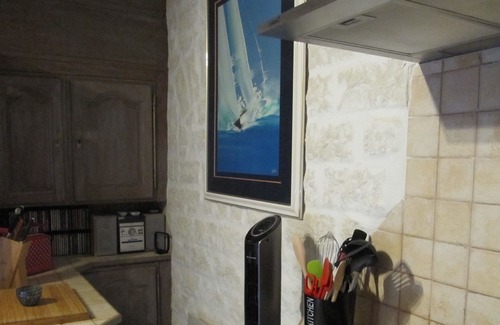 Carnoux-en-Provence Apartment | Independent studio for 2 people in Carnoux en Provence, haven of peace and rest.