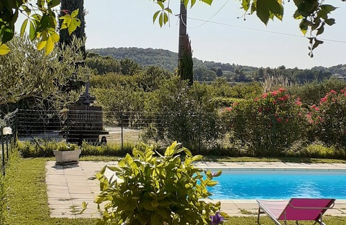 Pernes-les-Fontaines Villa | Independent cottage in private air-fenced yard-pool Provence