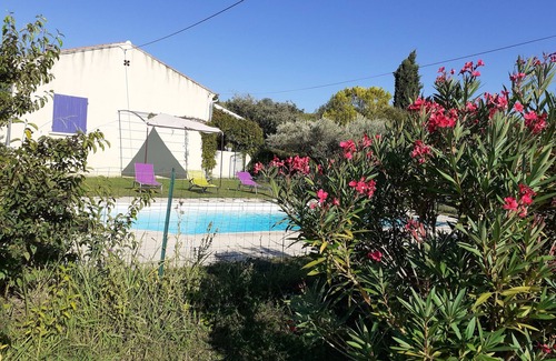 Pernes-les-Fontaines Villa | Independent cottage in private air-fenced yard-pool Provence