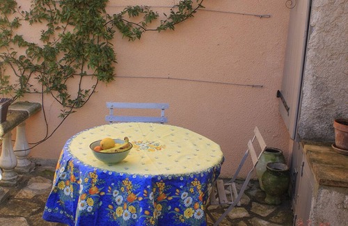Le Rouret House | Independent guest house for a romantic getaway
