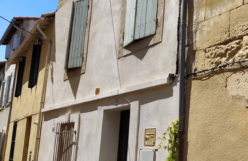 Tarascon Apartment | Independent guest room on the first floor of a Provencal house