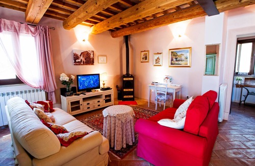 Stacciola House | Independent house with SPA pool in the heart of the Marche region, a step away from the sea
