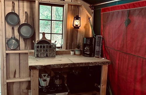 Brevard Cabin | Indian Attack Cabin Tent - Wi-Fi