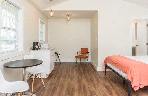 Dahlonega House | Indian Hills Retro Motel Suite K