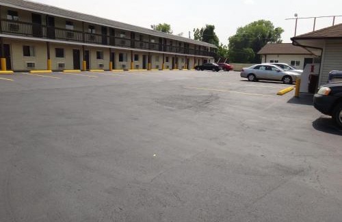 Fairmont City Hotel | Indian Mound Motel