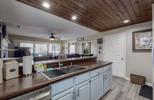 Osage Beach Condo | Indian Pointe 121 - Lakeview condo in Osage Beach