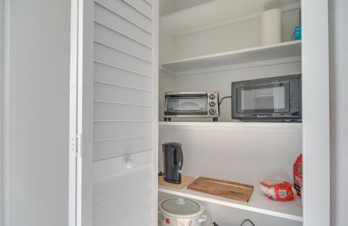 Indian Rocks Beach Apartment | Indian Rocks Beach Getaway with Balcony and Bay View!