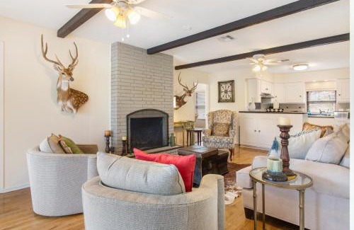 Bandera House | Indian Springs Lakehouse