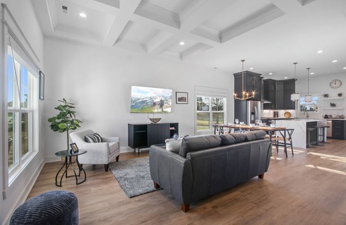 Jeffersonville - Clarksville House | Indiana Crossing: Modern & Upscale, Near Derby