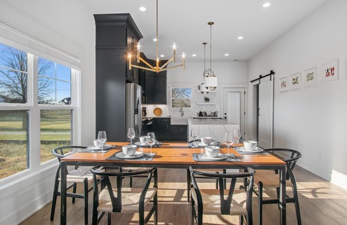 Jeffersonville - Clarksville House | Indiana Crossing: Modern & Upscale, Near Derby