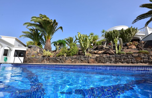 Charco del Palo House | Individual nudist holiday in a luxurious 1-Fam. Bungalow with pool