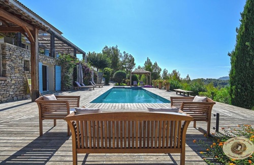Ollioules House | Indonesian charm property with heated pool and sea views