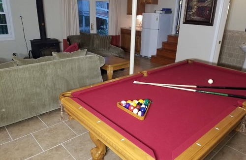 Albrightsville Ski Chalet | Indoor hot tub, 5 lakes and 2 pools, ski and water resorts, gated community