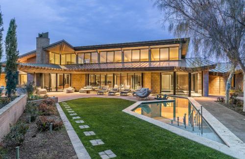 Paradise Valley House | Indoor pool 2.5 acres gym with sauna At Hideaway Estate