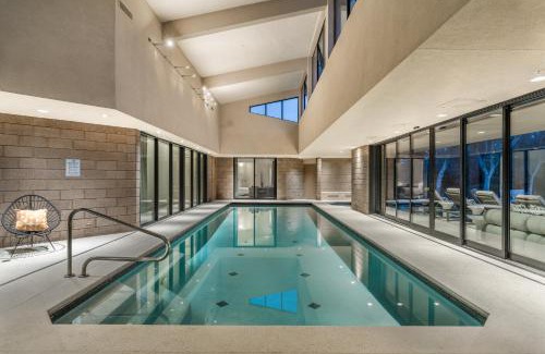 Paradise Valley House | Indoor pool 2.5 acres gym with sauna At Hideaway Estate