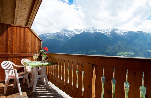 Sluderno Apartment | Indoor pool apartment for max. 3 persons Panoramic view of the Berge single location