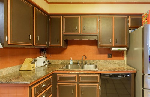 Valdosta House | Indoor Pool, gym, studio, hot tub, pool table, chefs kitchen, outdoor grilling