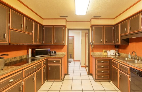 Valdosta House | Indoor Pool, gym, studio, hot tub, pool table, chefs kitchen, outdoor grilling